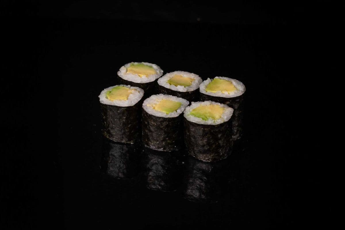Hosomak with Avocado