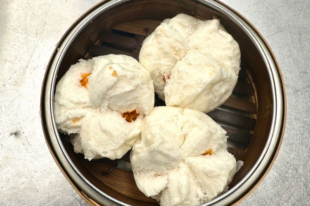 A11. Pain au porc barbecue / BBQ Pork Bun