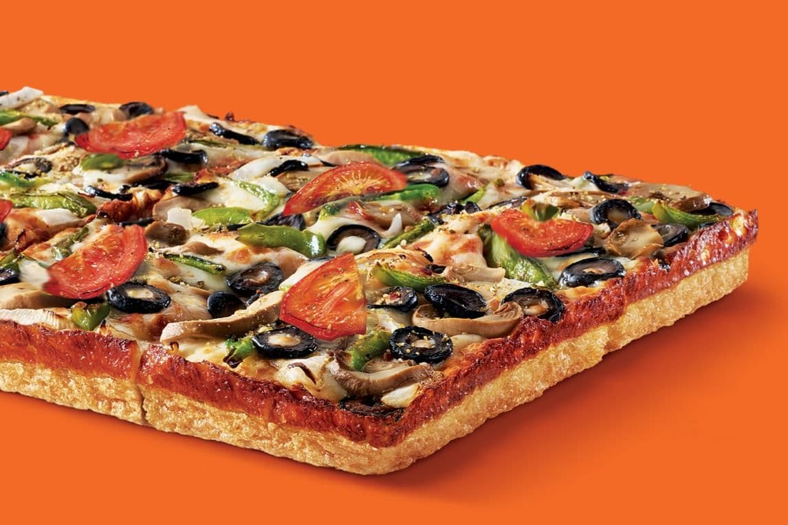 VÉGÉTARIENNE PROFONDE DE STYLE DÉTROIT / DETROIT-STYLE DEEP DISH VEGGIE