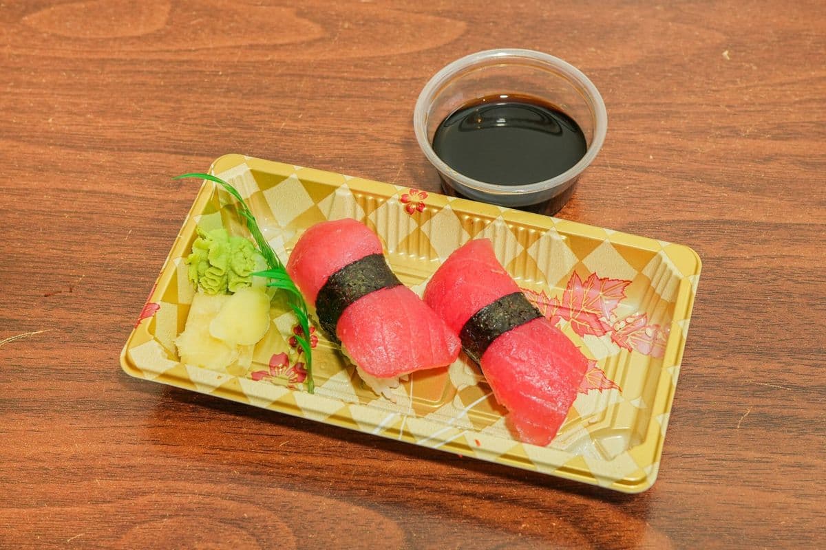 T2. Tuna Sushi (2 pc)