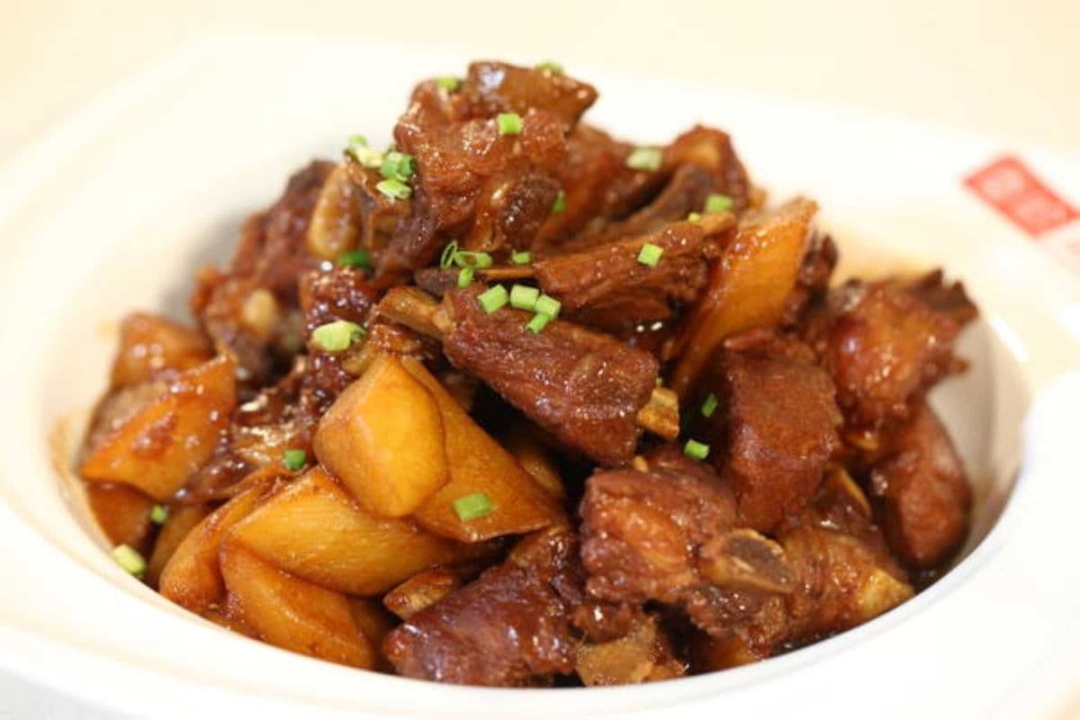 Stewed Ribs and Potato (北方家常炖排骨)