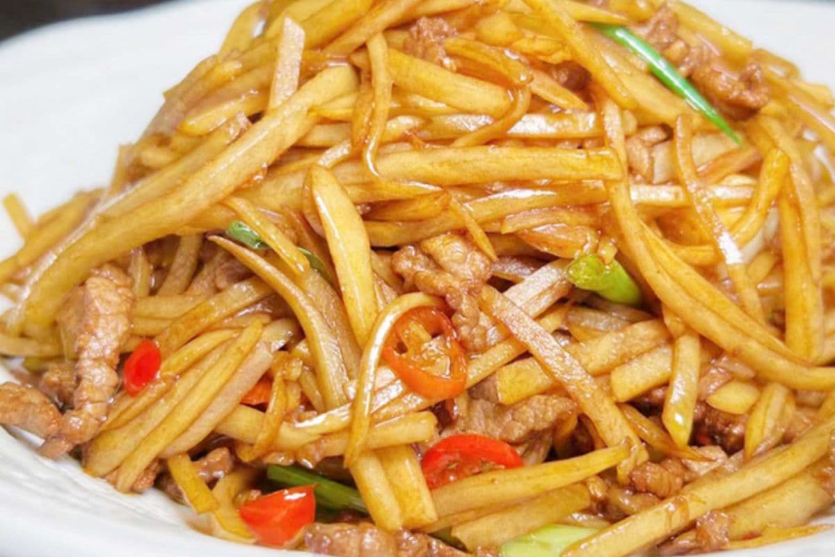 泰椒土豆丝炒肉盖饭 stir fry shredded potato with pork rice bowl