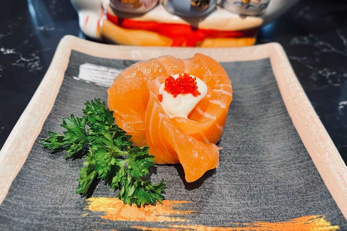 Salmon Rose Sashimi (4 pcs)