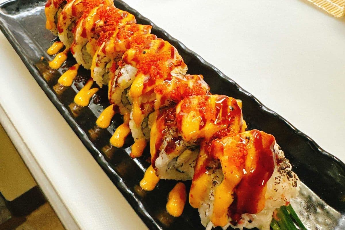 Torched Salmon Roll (8pcs)
