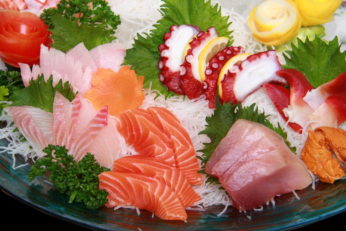 Assorted Sashimi (18 pcs)