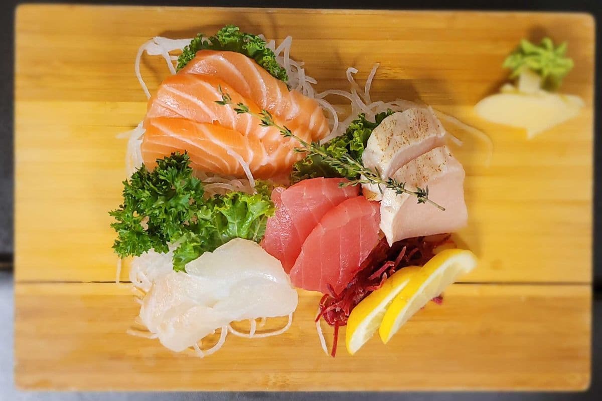 AP12. Sashimi Appetizer (9 pcs)