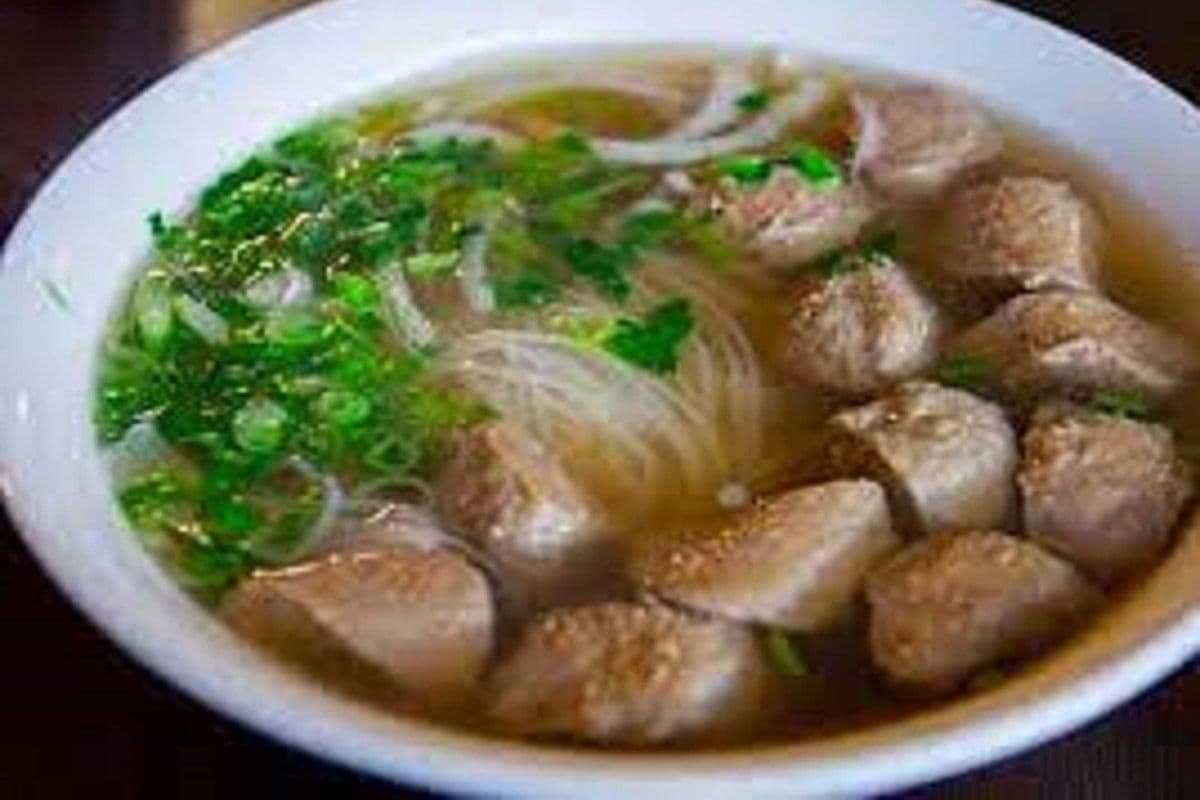 V12. Beef Meatball Pho