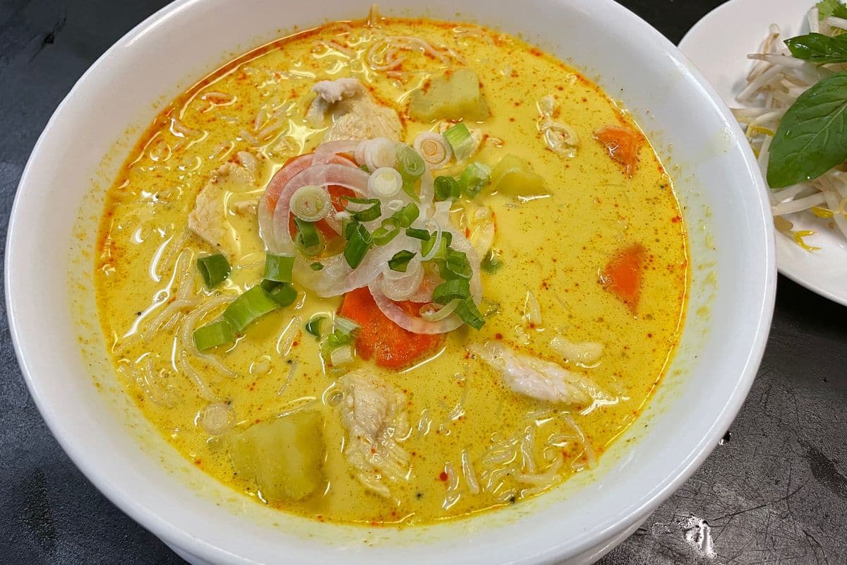 19. Curry Chicken Vermicelli Soup