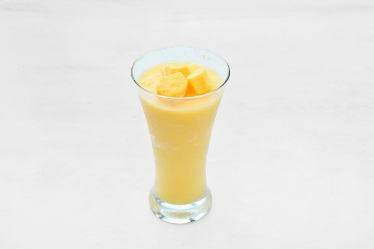 Mango banana smoothie