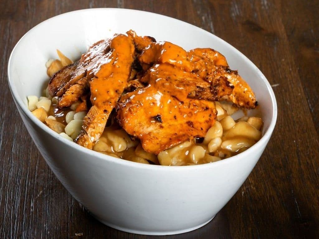 Poutine Poulet au Charbon Piri Piri/ Charcoal Chicken Poutine Piri Piri