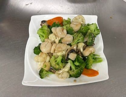 Scallops with Mixed Vegetables / 带子杂菜