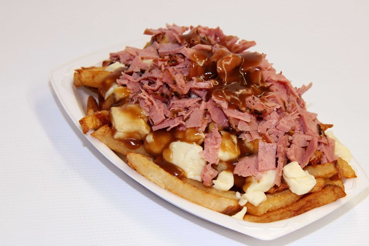 Poutine viande fumée (médium) / Smoked Meat Poutine (Medium)