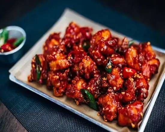 Boneless MALA Garlic Chicken / Poulet désossé à l'ail et sauce MALA (épicé)