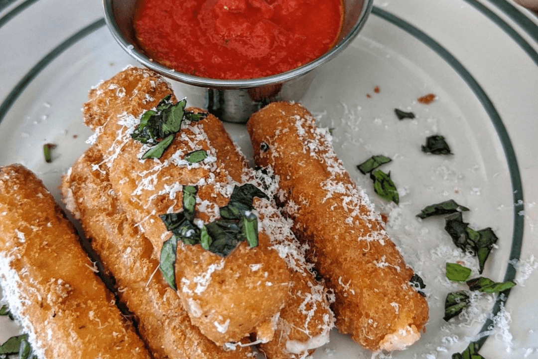 Mozzarella Sticks (4 pcs)