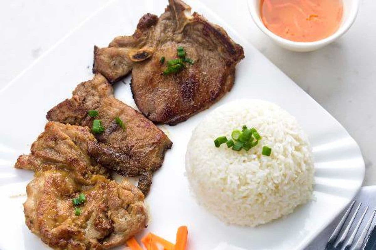 413 - BBQ Pork Chop and BBQ Chicken on Rice（香茅猪扒，鸡扒饭） - Suon Nuong Ga Nuong