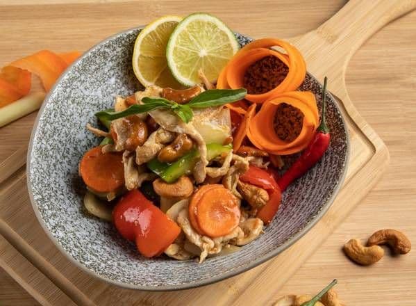 Cashew Nut Chicken (Gai Phad Med Ma-Muang)
