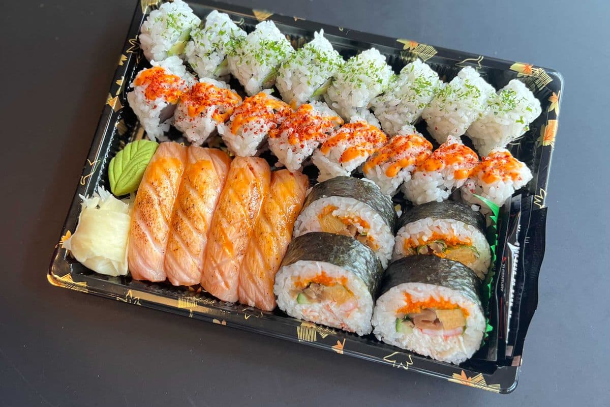 Y93 Hungry-man Sushi Platter
