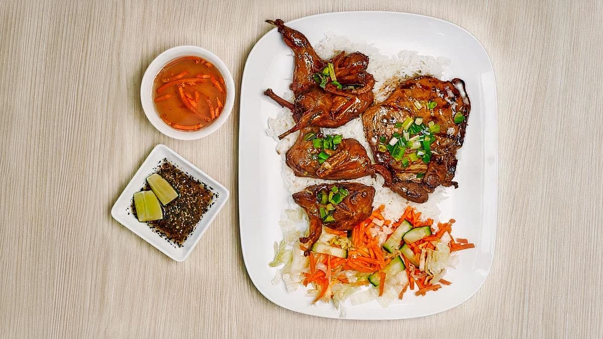 20H. Grilled Pork Chop & Deep Fried Quail on Steamed Rice