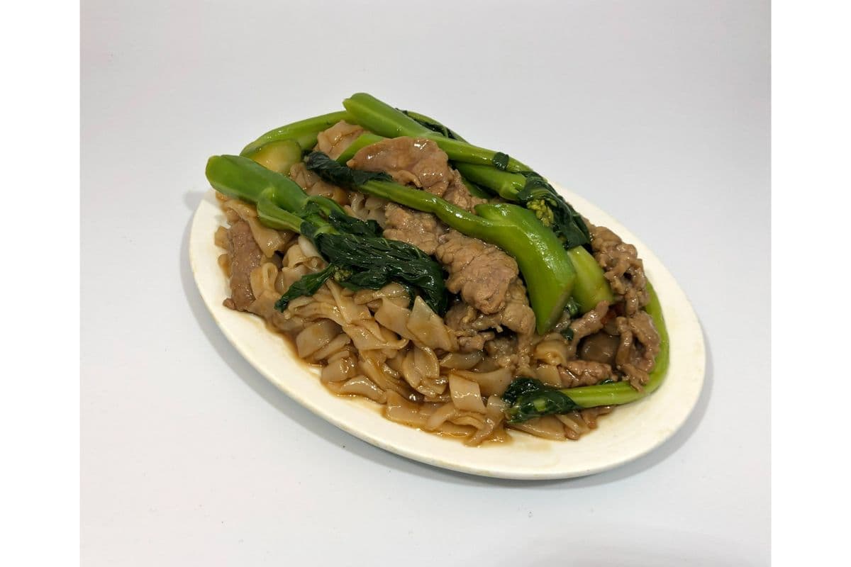 122. Beef Fried Ho Fan with Vegetables