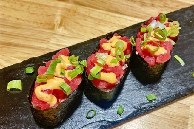 B. Spicy Tuna Gunkan Maki(3 pcs)