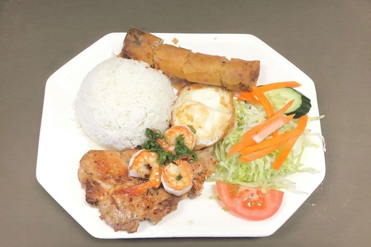 CB1. Grilled Lemongrass Chicken, Spring Roll, Grilled Prawns & Fried Egg with Steamed Rice / Cơm Gà Nướng Xả, Chả Giò, Tôm & Trứng Ốp-La