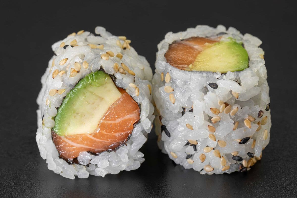 154. Salmon Avocado Roll (6 pcs)