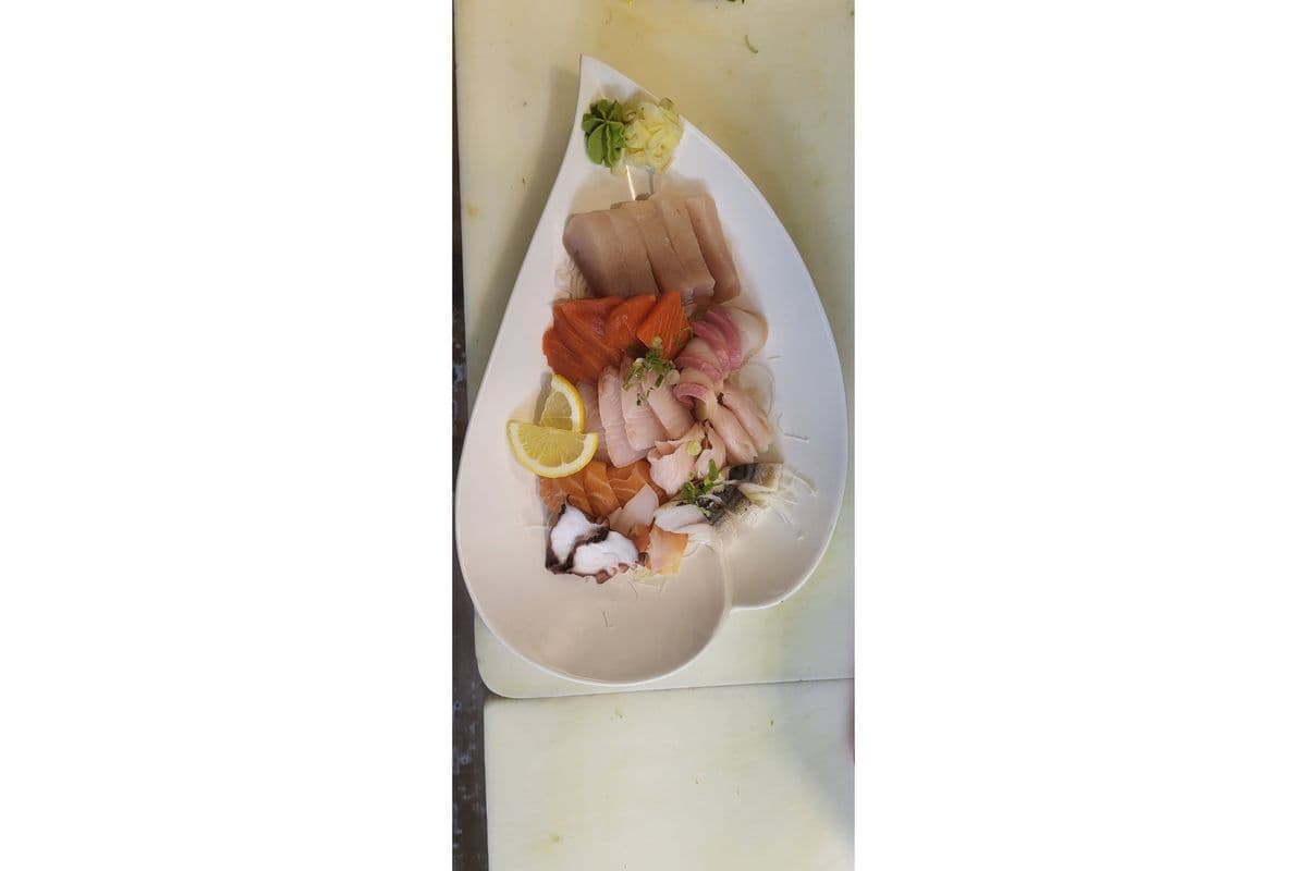 Assorted Sashimi B (24 pcs)