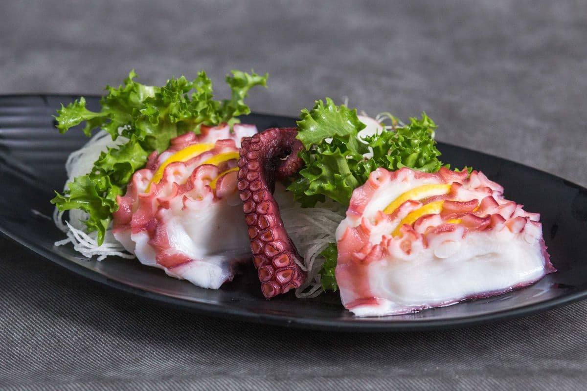 Tako Sashimi (8 pcs)