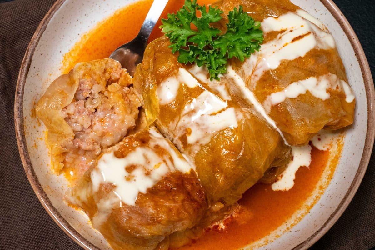 FROZEN Beef cabbage rolls with tomato vegetable sauce 2lb (1kg)