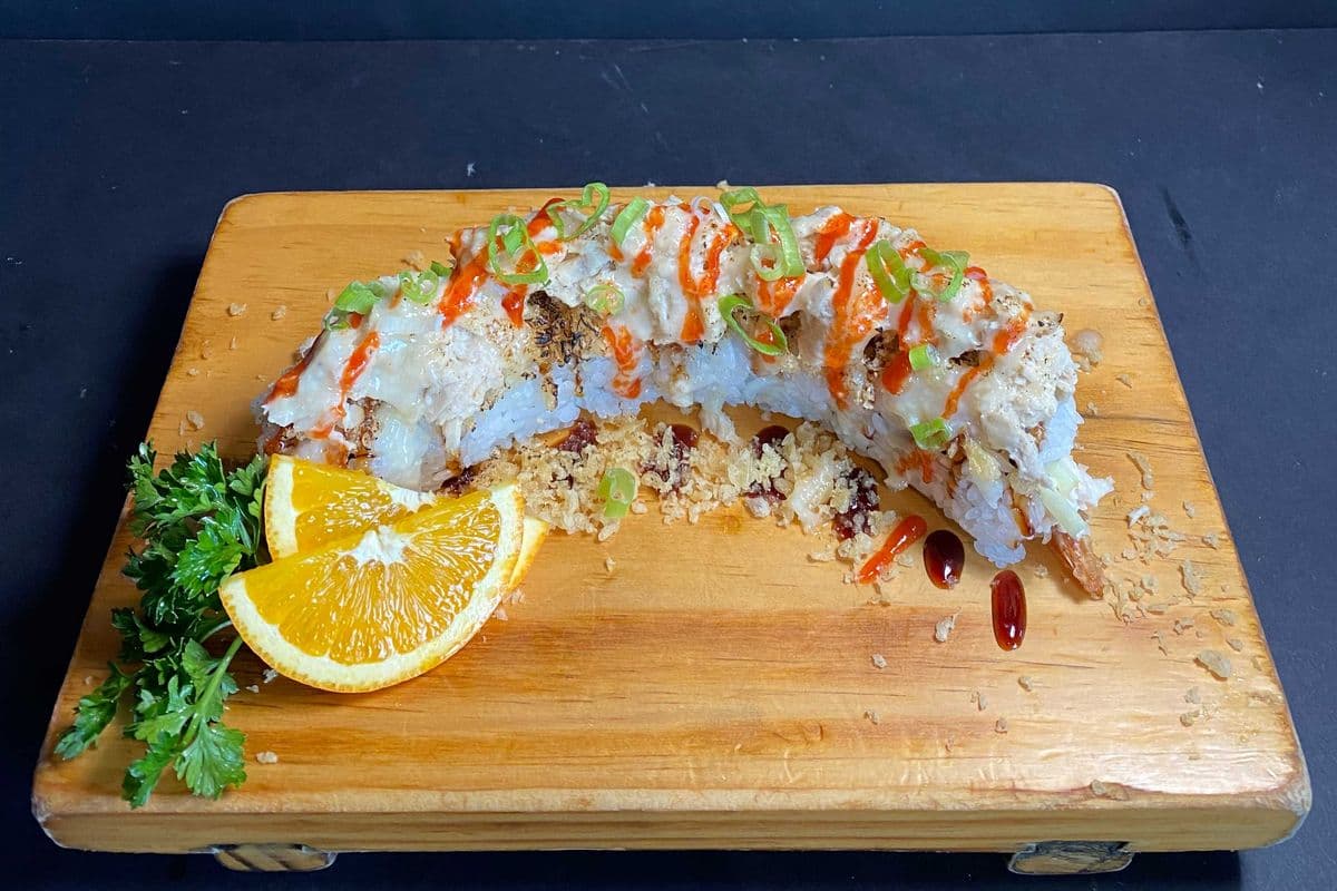 Tuna Mix Roll (8 pcs)