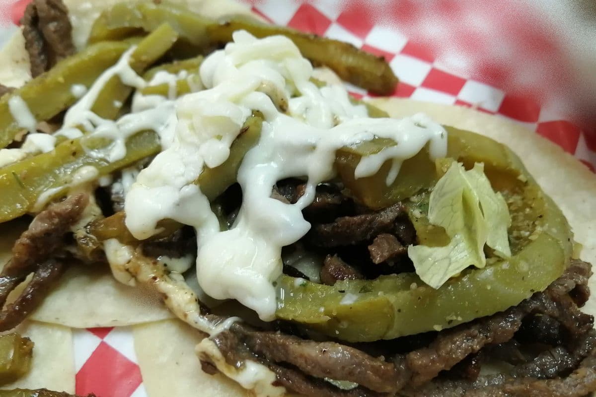 Tacos au boeuf, cactus et fromage (4 mcx)