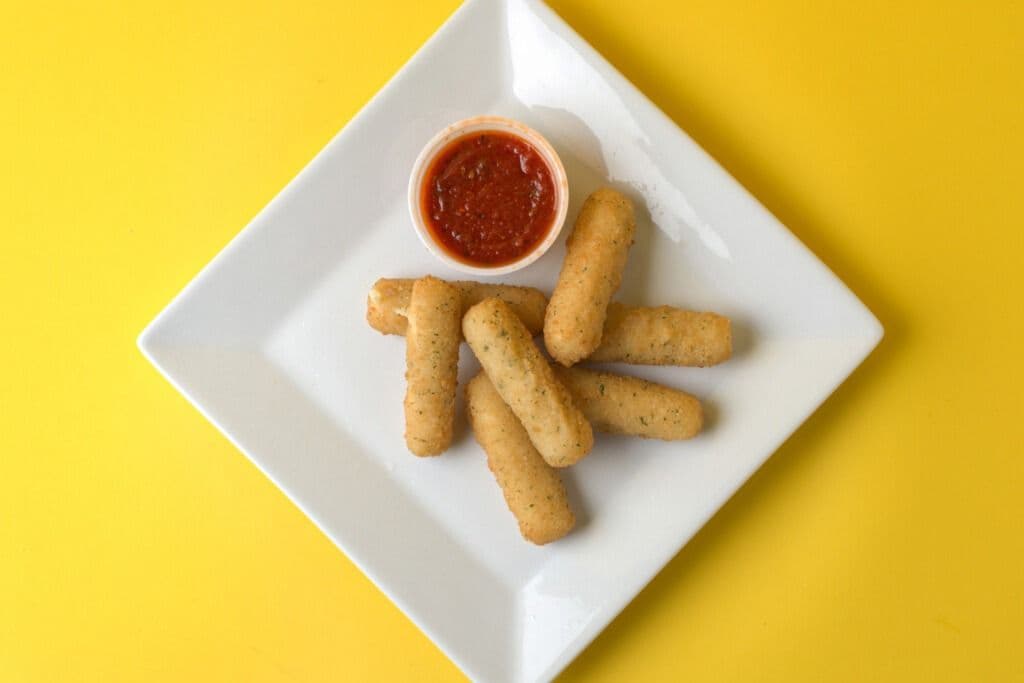 Mozzarella Sticks (7 pieces )