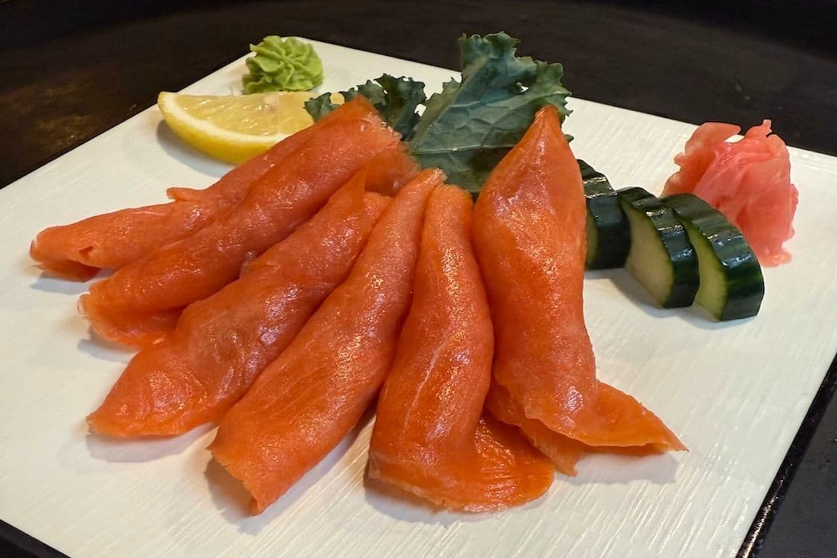 53. Smoked Salmon Sashimi (6 pcs)