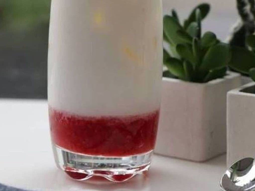 Ice Strawberries Latte