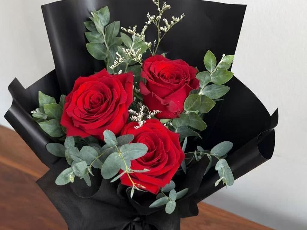 Flowers - Valentine's ROSE Bouquet (3 Red Rose & Greenery)