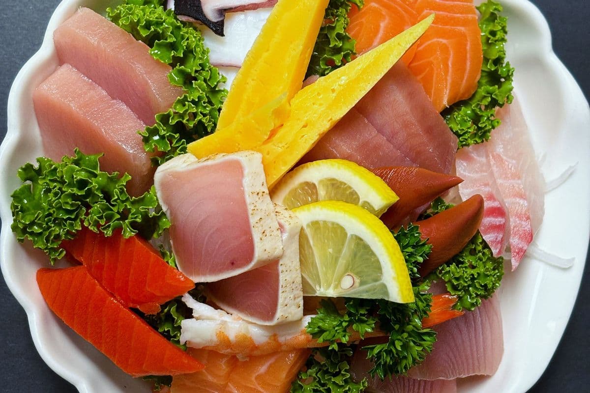 Assorted Sashimi (16 pcs)
