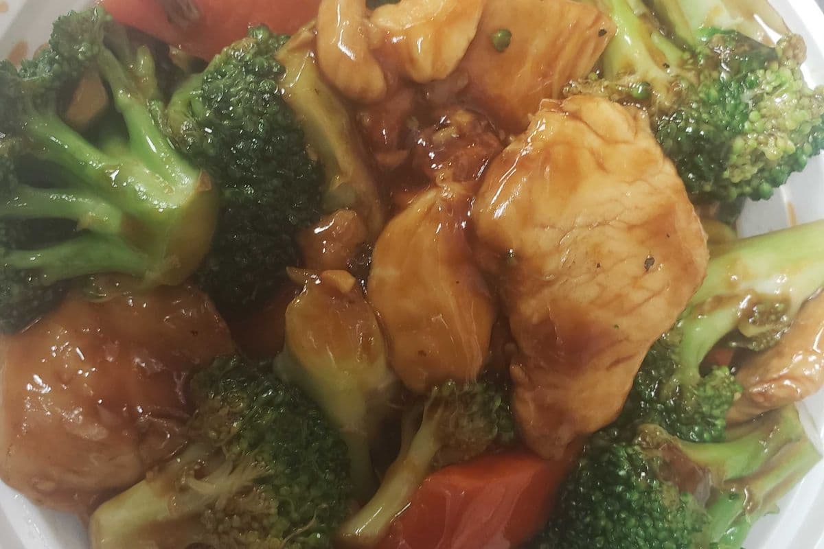 D4. Chicken with Broccoli