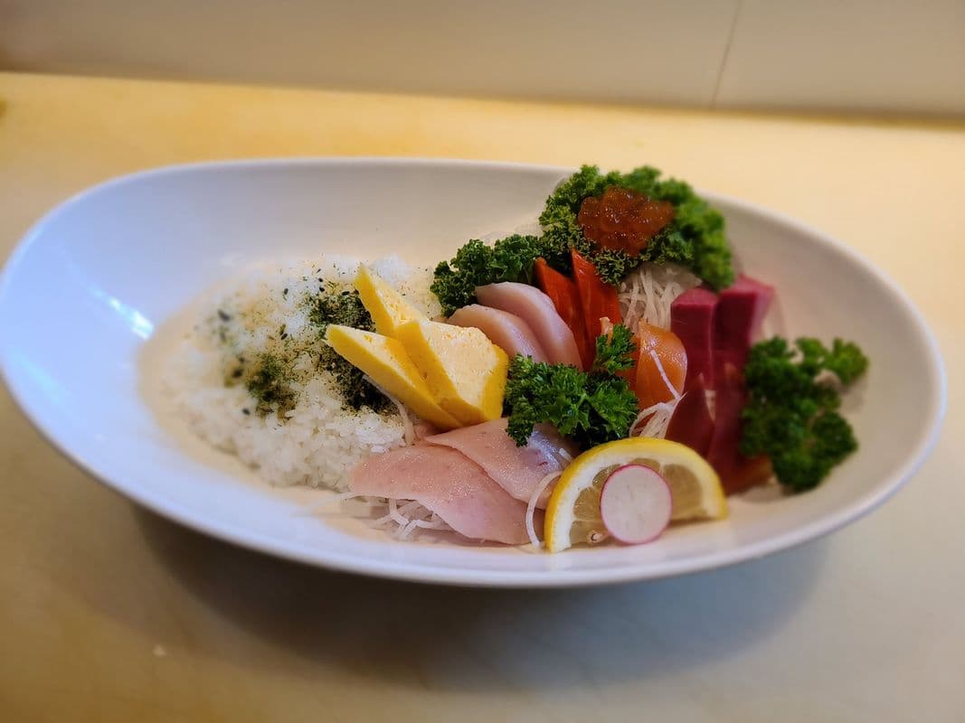 Chirashi Sashimi Don