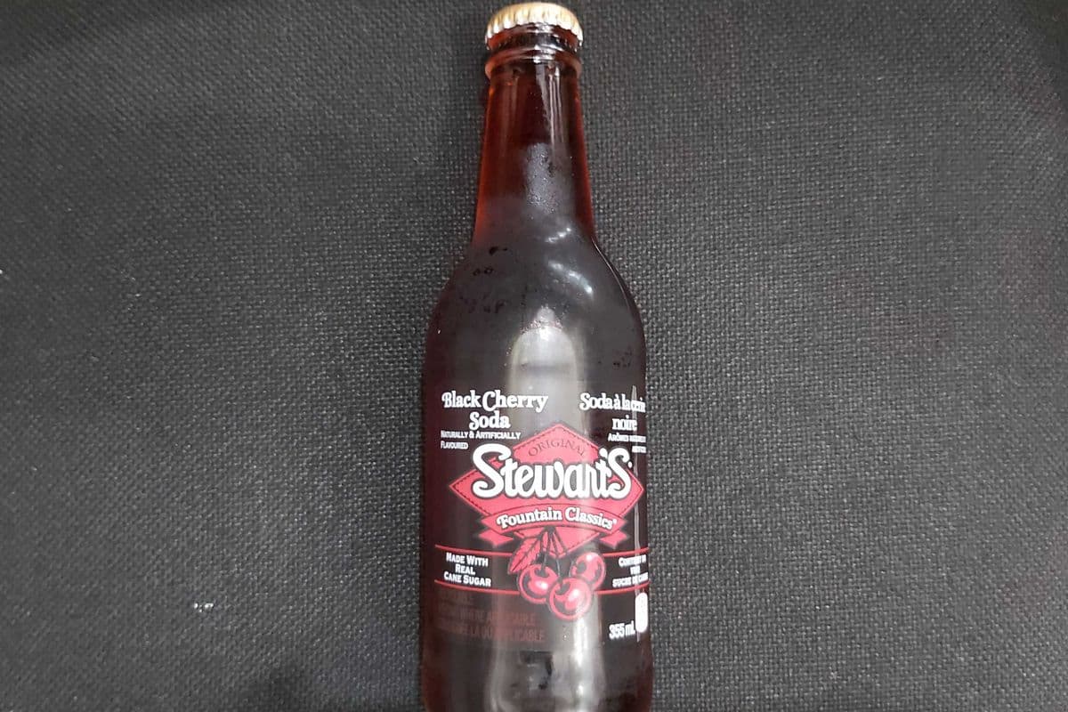 Stewart's Black Cherry Soda (355 ml)