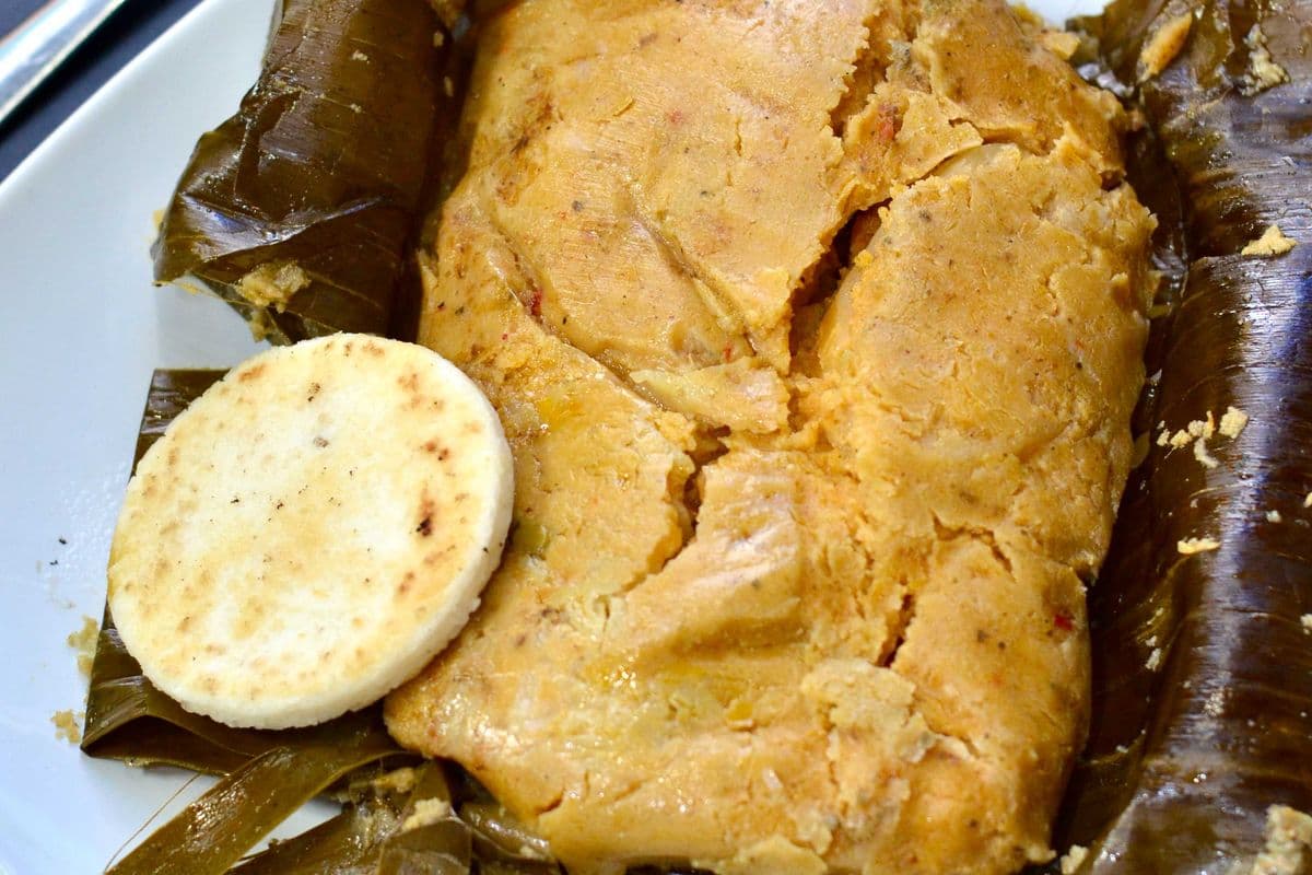 Hot /Tamal Colombiano (Pork and Chicken) Only weekends
