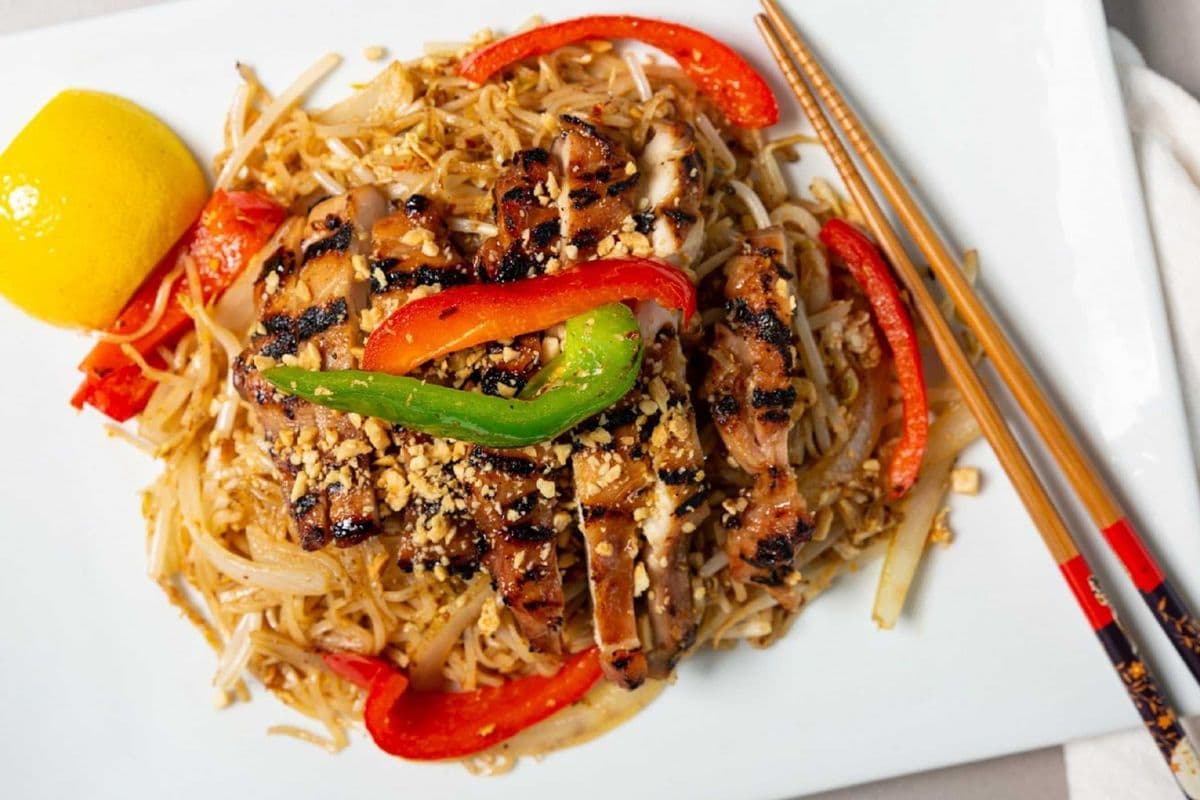 PG Pad thaï au poulet et aux légumes / Chicken Vegetable Pad Thai