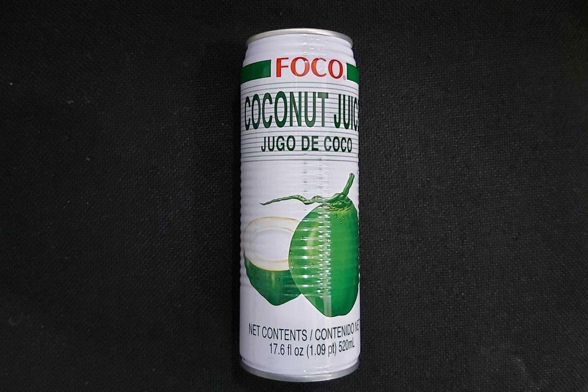 Foco coconut juice / Jugo de coco
