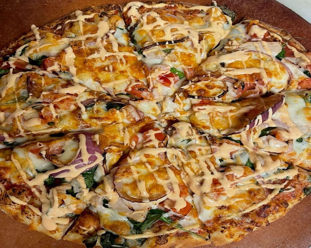 🔥 HOUSE FAVOURITE 🔥 Naughty Chicken Pizza