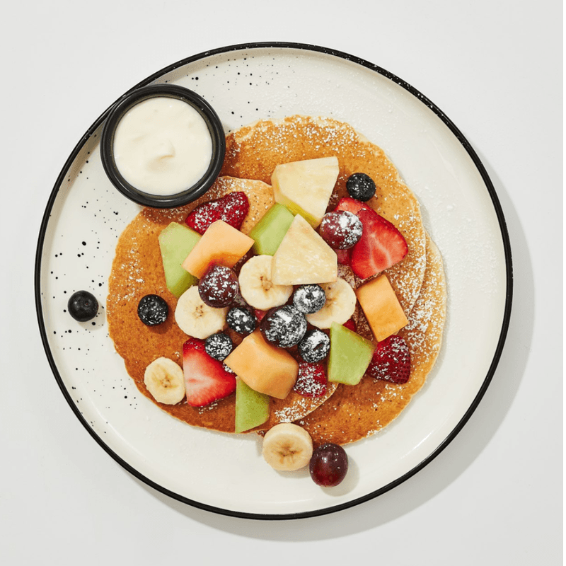 Fresh fruit & English cream / Fruits frais et crème anglaise