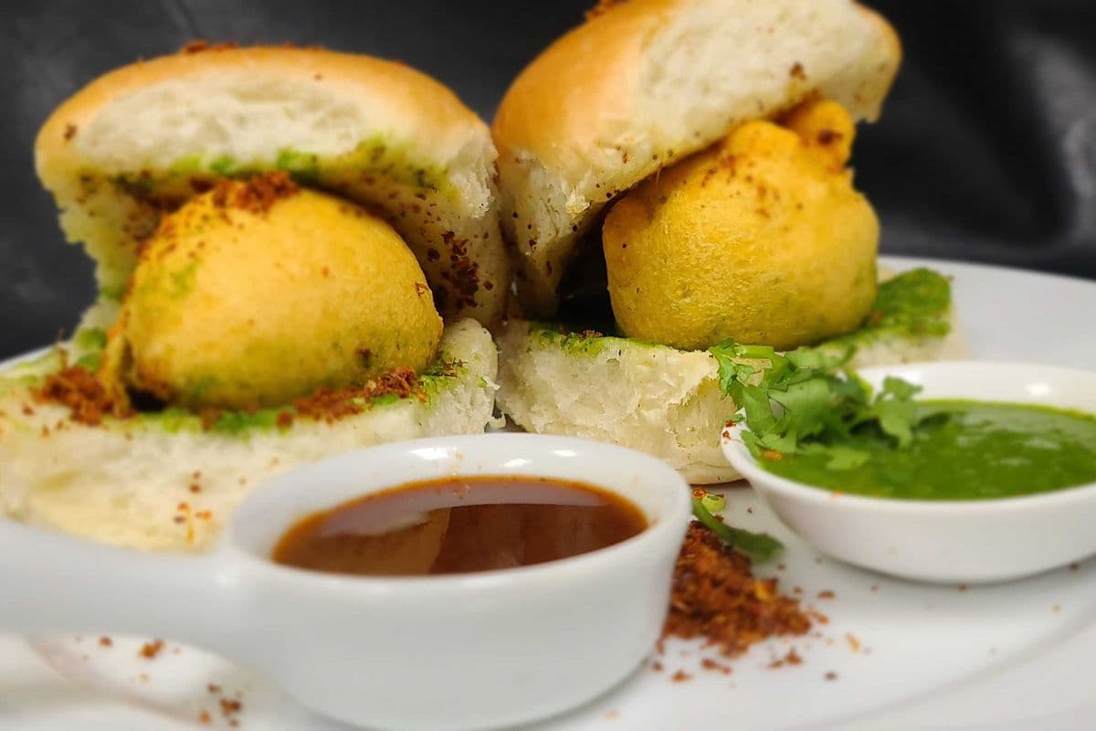 Bombay Vada Pav (2 Pcs)
