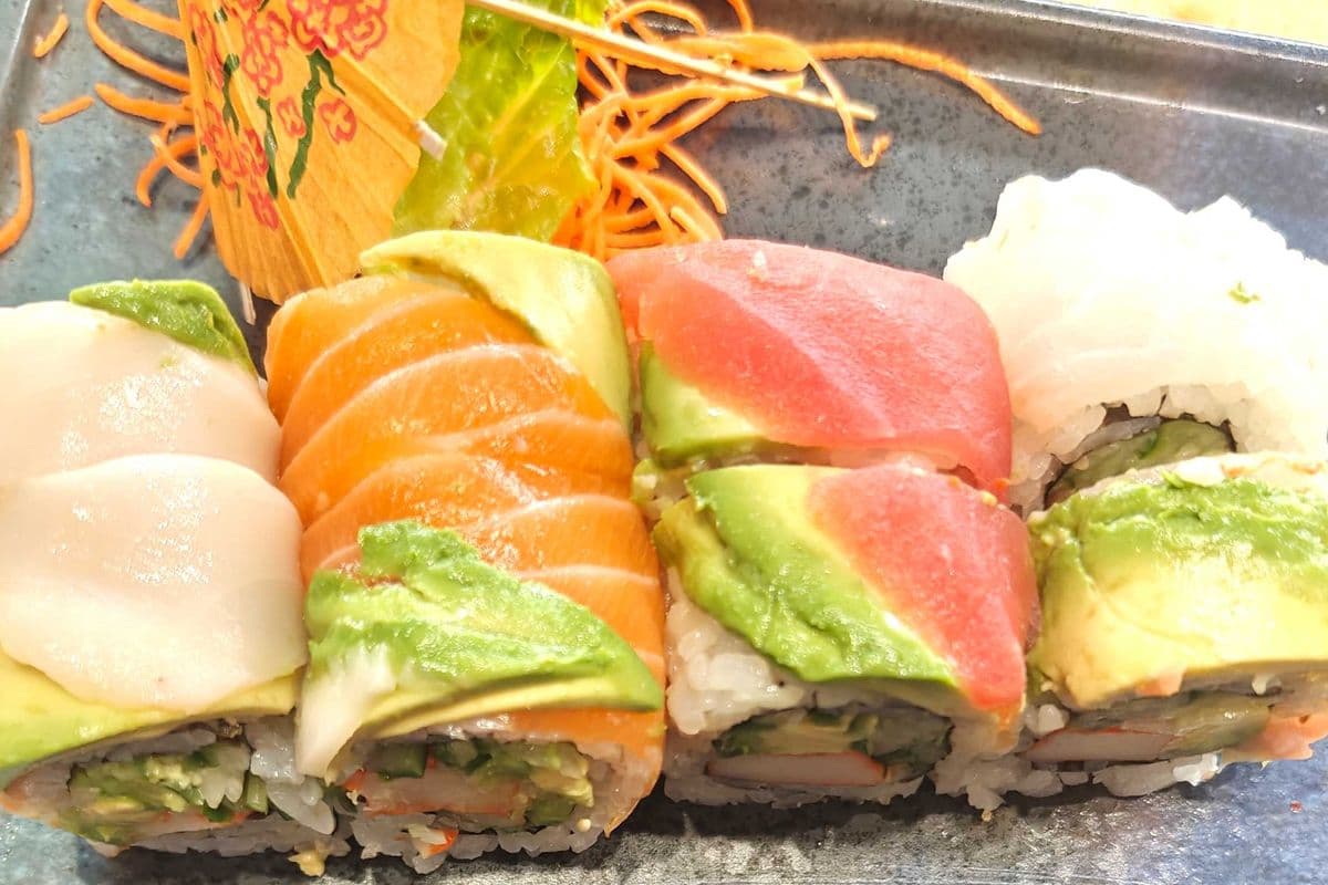 Rainbow Roll (8 pcs)