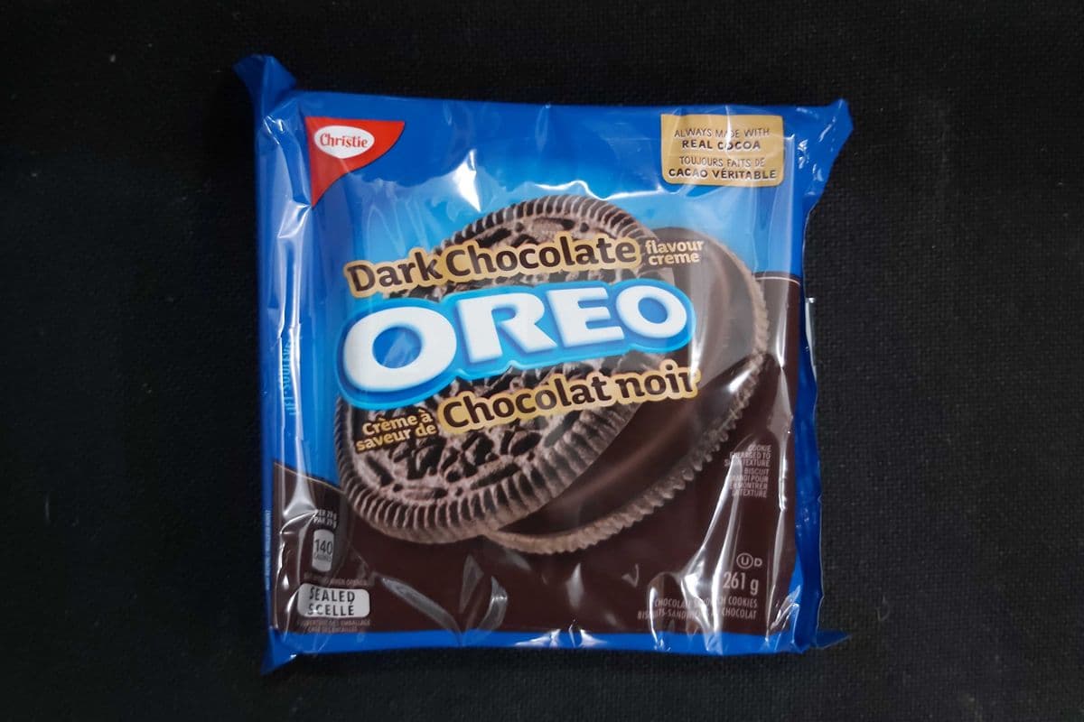 Biscuit OREO crème à saveur de chocolate noir / Dark chocolate flavour cream