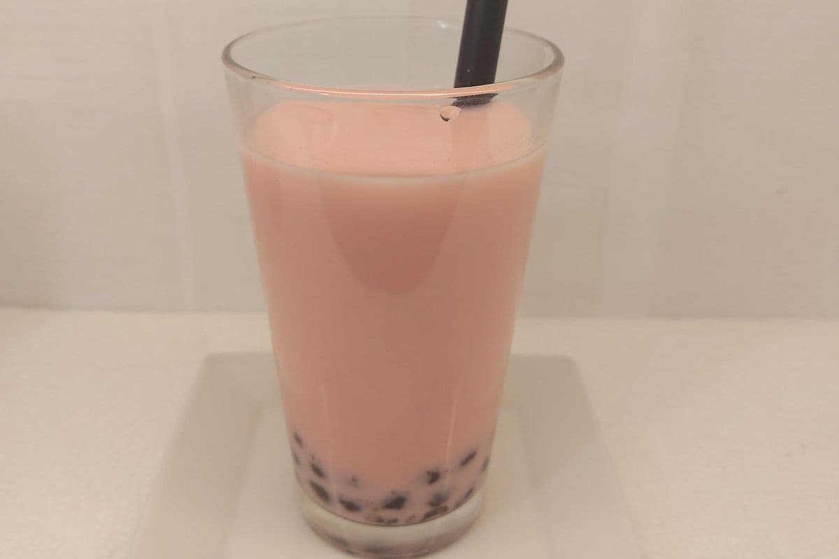 Strawberry Bubble Tea (Boba Milk Tea) (500ml)