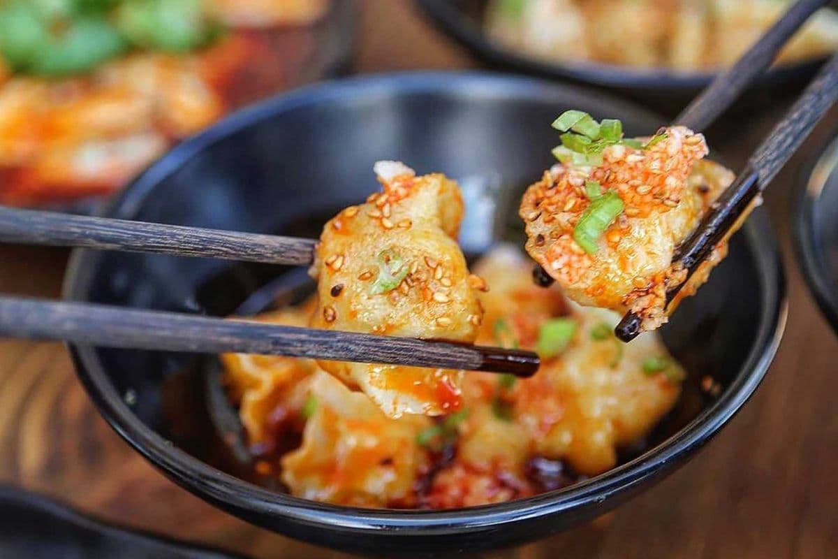 A2. Spicy Wonton in Chilli Oil 红油抄手