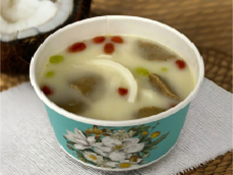 Signnature Coconut Meat Chicken Soup(Hot) / 招牌椰肉鸡汤(热)